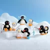 Baby Molly × Pingu Seria Happy Fishing – Cutie de vinil cu pandantiv de pluș Baby Molly × Pingu Seria Happy Fishing – Cutie de vinil cu pandantiv de pluș