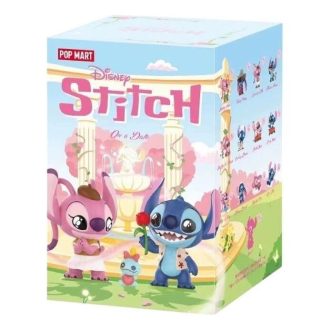 Figurine Disney Stitch On a Date, cutie sigilată (1 cutie blind)