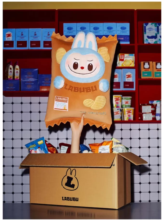 Pernă MONȘTRII Seria Wacky Mart (Chipsuri)