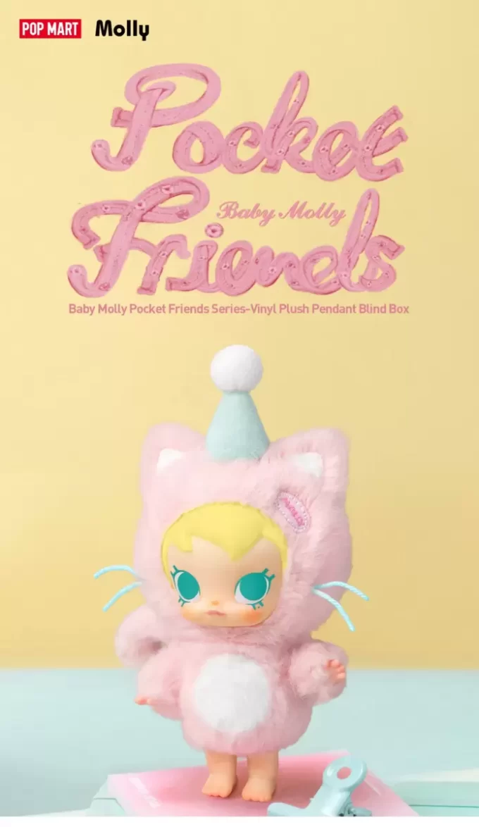 Seria Baby Molly Pocket Friends – Cutie de pluș din vinil cu pandantiv