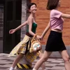 Seria CRYBABY Plângând din nou – Geantă cu cap mare (Îți voi aduce o floare) Seria CRYBABY Plângând din nou – Geantă cu cap mare (Îți voi aduce o floare)