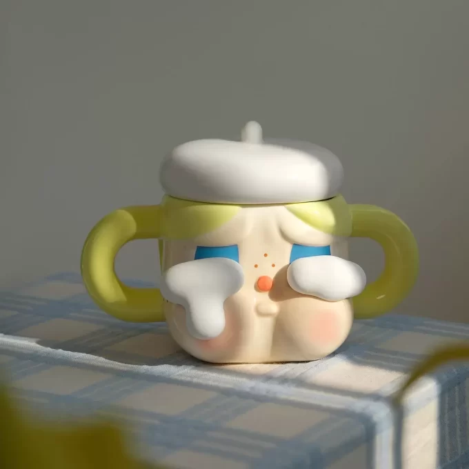 Seria CRYBABY Sad Club – Cană ceramică (Aurie)