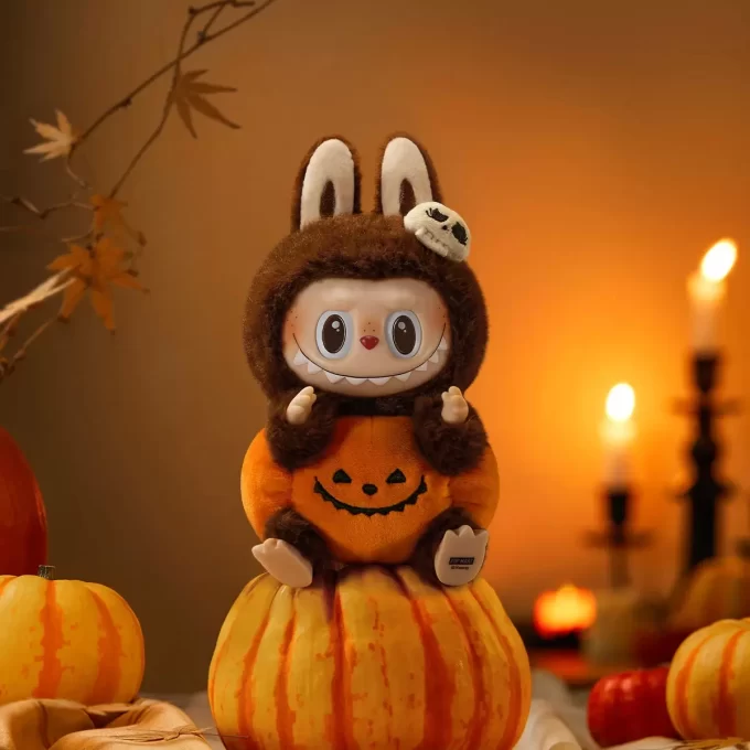Seria Happy Halloween Party – Pandantiv de pluș din vinil cu dovleac așezat