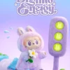Seria MONȘTRI Big Into Energy – Cutie de vinil cu pandantiv de pluș Seria MONȘTRI Big Into Energy – Cutie de vinil cu pandantiv de pluș