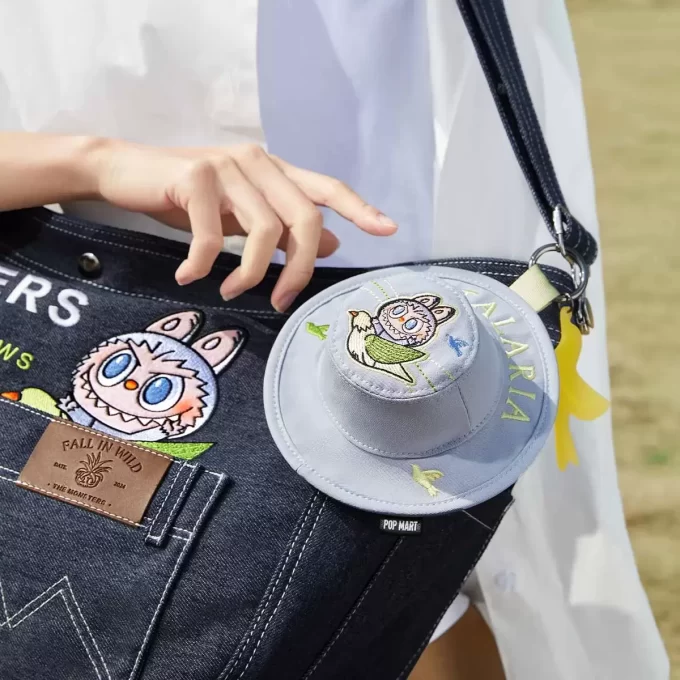 SERIA MONȘTRII CĂDEAU ÎN SĂLBĂTICIE – Geantă denim Messenger