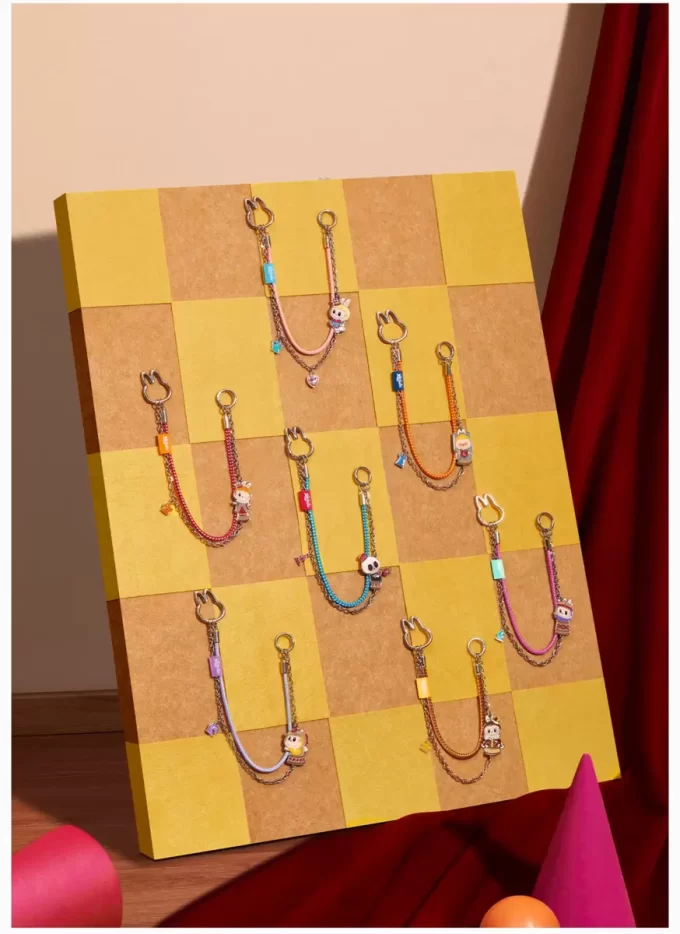Seria MONȘTRILOR Let’s Checkmate – Cutie cu pandantiv