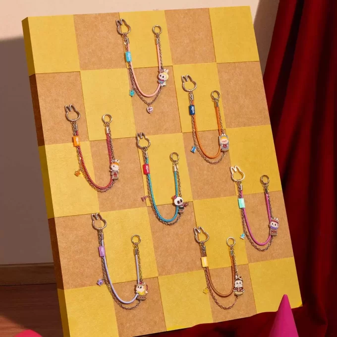 Seria MONȘTRILOR Let’s Checkmate – Cutie cu pandantiv