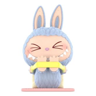 Yoga leneșă Labubu „Întinde-te”
